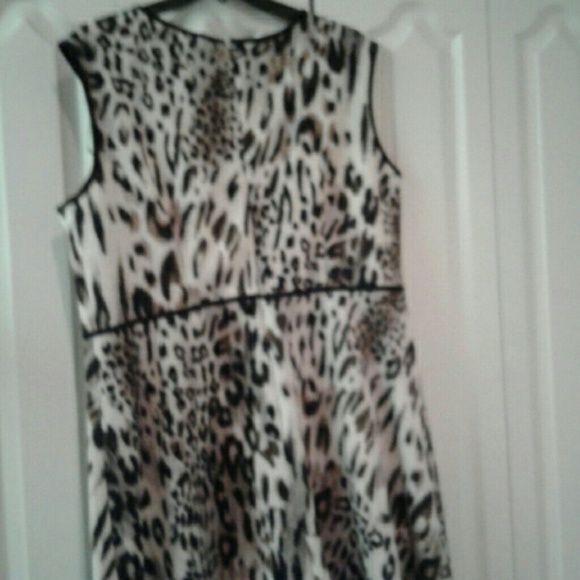 Dress - Picture 3 of 3